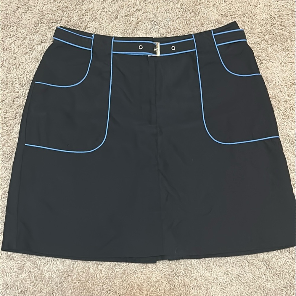 IZOD x-tra dry Golf Skort black with belt.  blue trim roomy pockets. Size 10